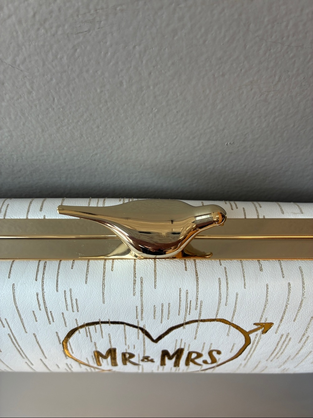 Kate Spade Wedding Belles White & Gold 'Mr. & Mrs.' Heart Clutch/Shoulder bag - Picture 5 of 9